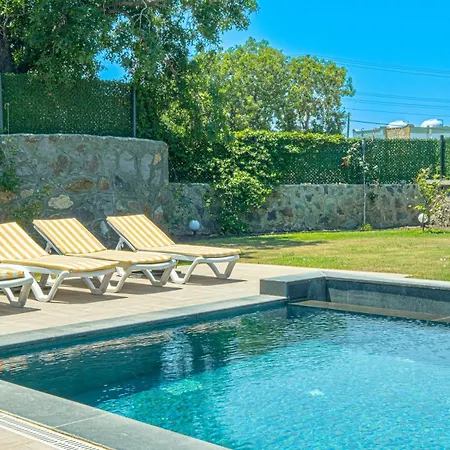 Вилла Brakte With Private Pool